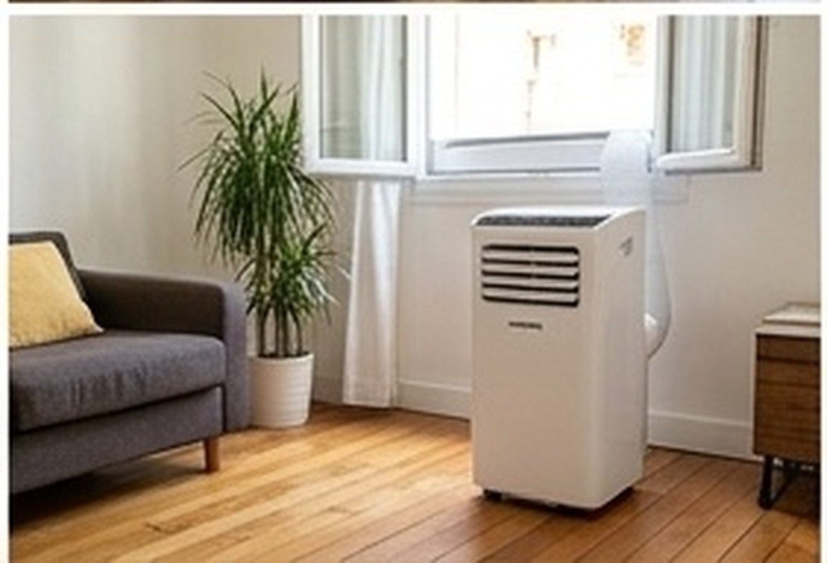 Climatiseur mobile en location installé dans un salon