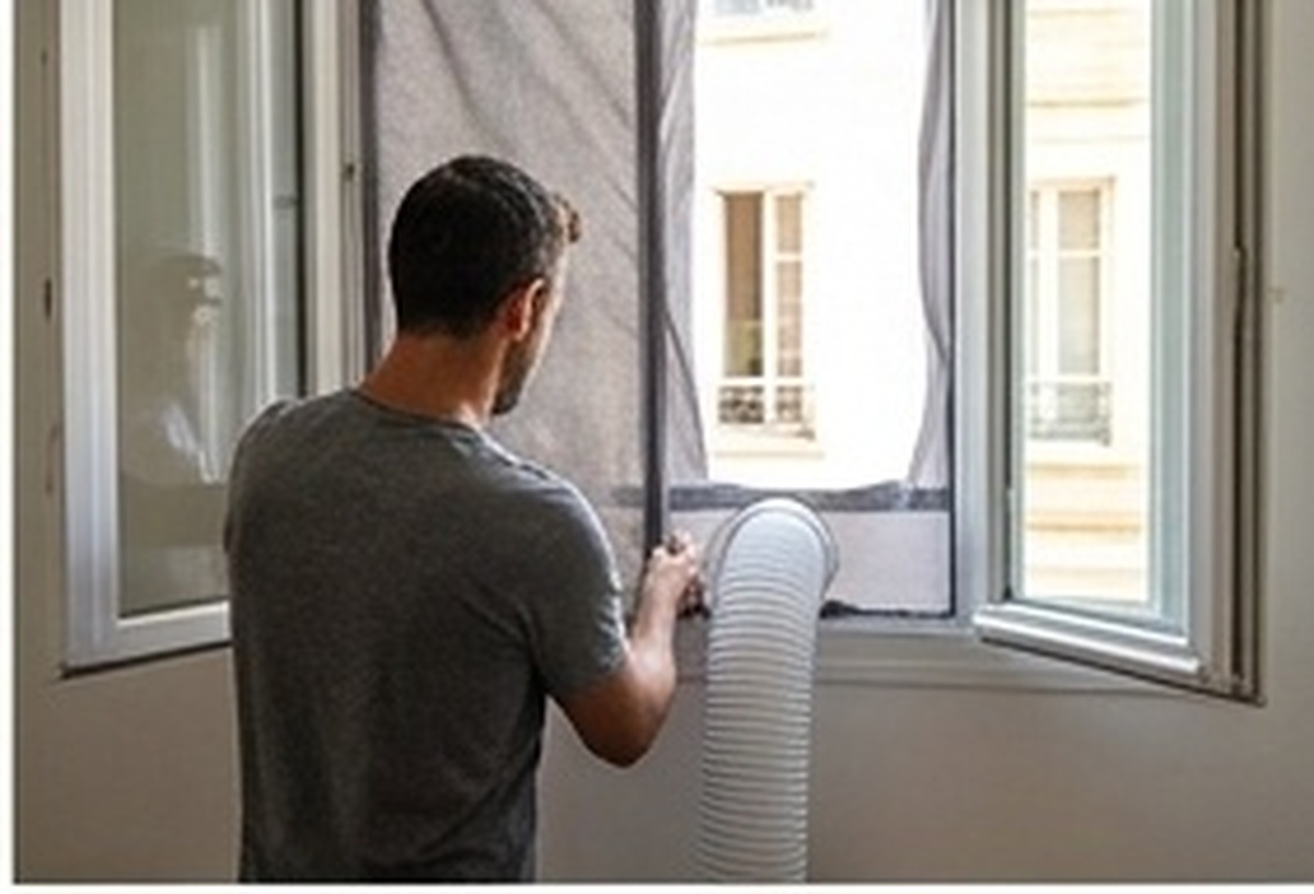 Raccordement de la gaine d'évacuation d'un climatiseur mobile à la fenêtre